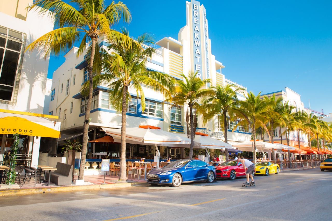 The Breakwater Hotel and outdoor dining on Ocean Drive